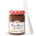 Pindakaas met cacao en het bijhorende metalen smeermes